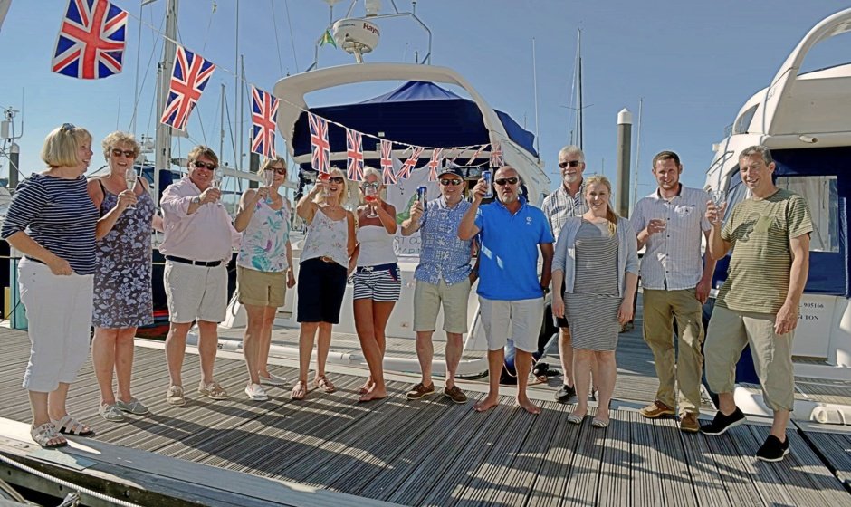 Medina Yacht Club always up for a drink 