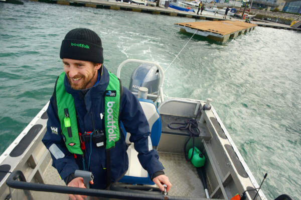 Tom towing C pontoon 