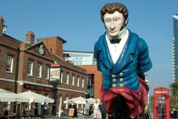 Gunwharf figurehead  