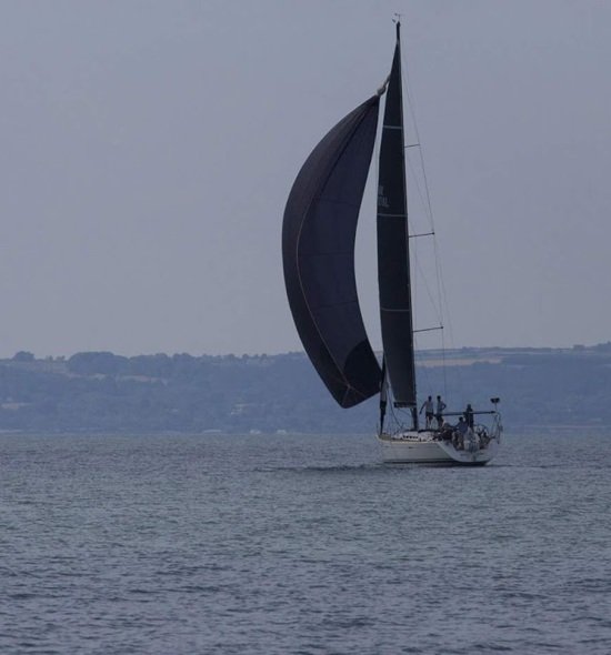 Cruiser yacht racing 