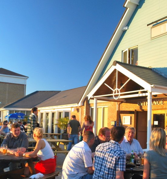 Evening drinks at East Cowes marina 